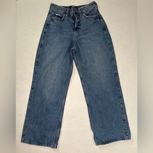 Hollister Ultra High-Rise Baggy Jeans. Size 26S